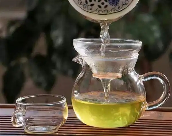 怎么快速清除茶垢？